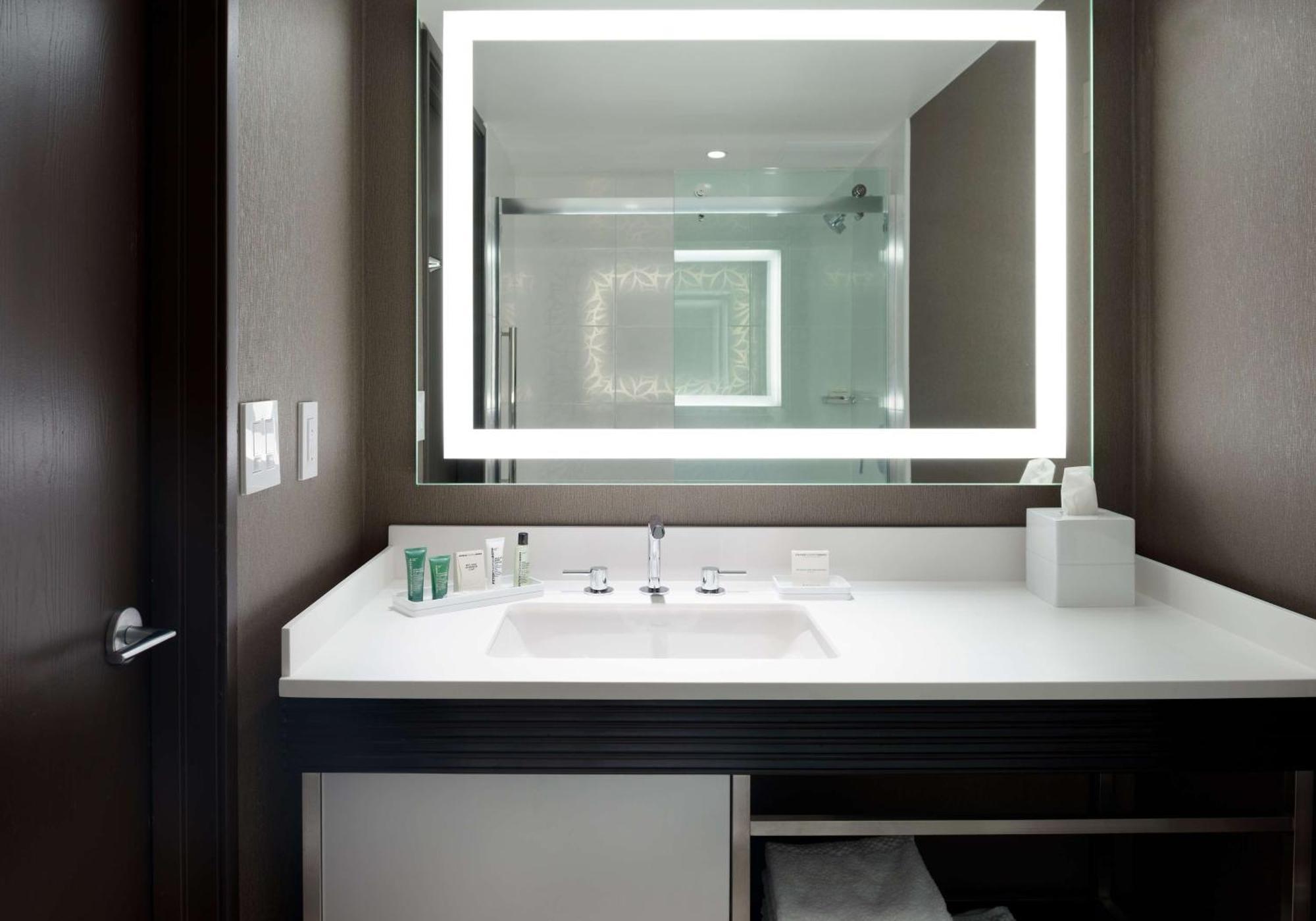 Hilton Woodland Hills/ Los Angeles Extérieur photo